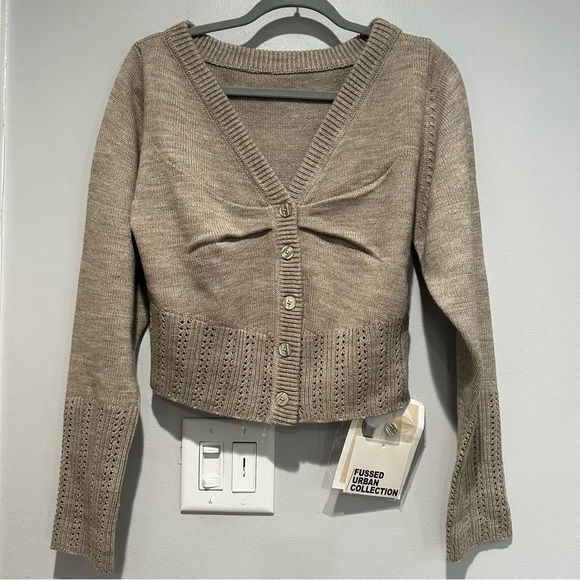 NEW Fussed Urban Collection Wool V Neck Cardigan Size Large